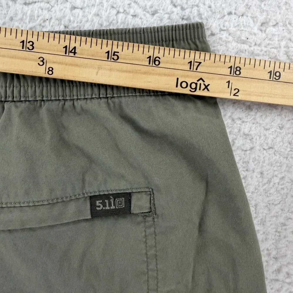 5.11 Tactical Cargo Shorts Mens XL Green Canvas Stretch 8 Inseam Casual